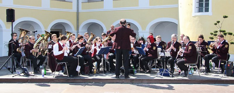 SCHLOSS-KIRTAG 10.JPG